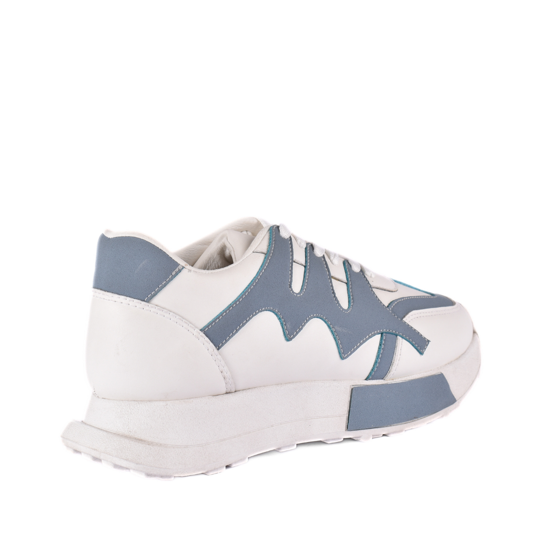 Fashionable Sneaker with Trims