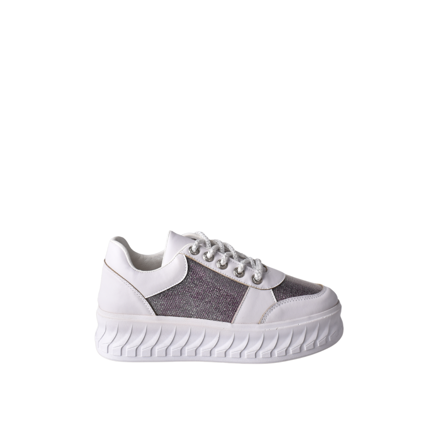 Fashionable Sneaker with Trims