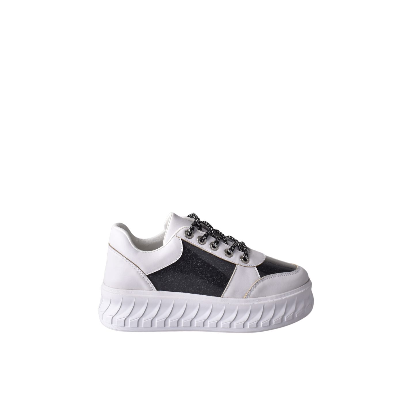 Fashionable Sneaker with Trims