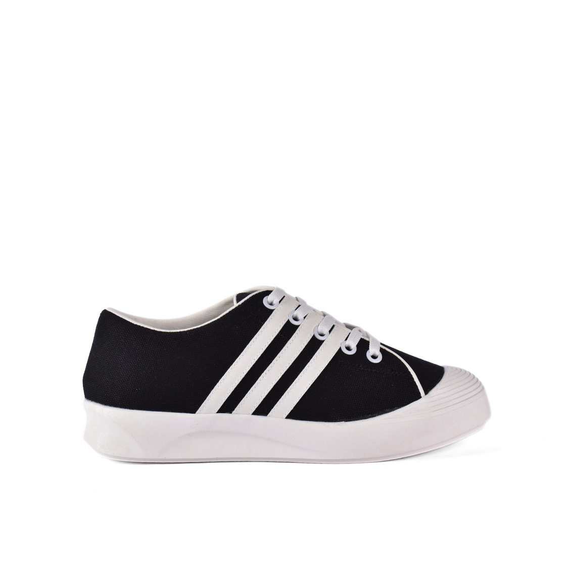 Fashionable Sneaker with Trims