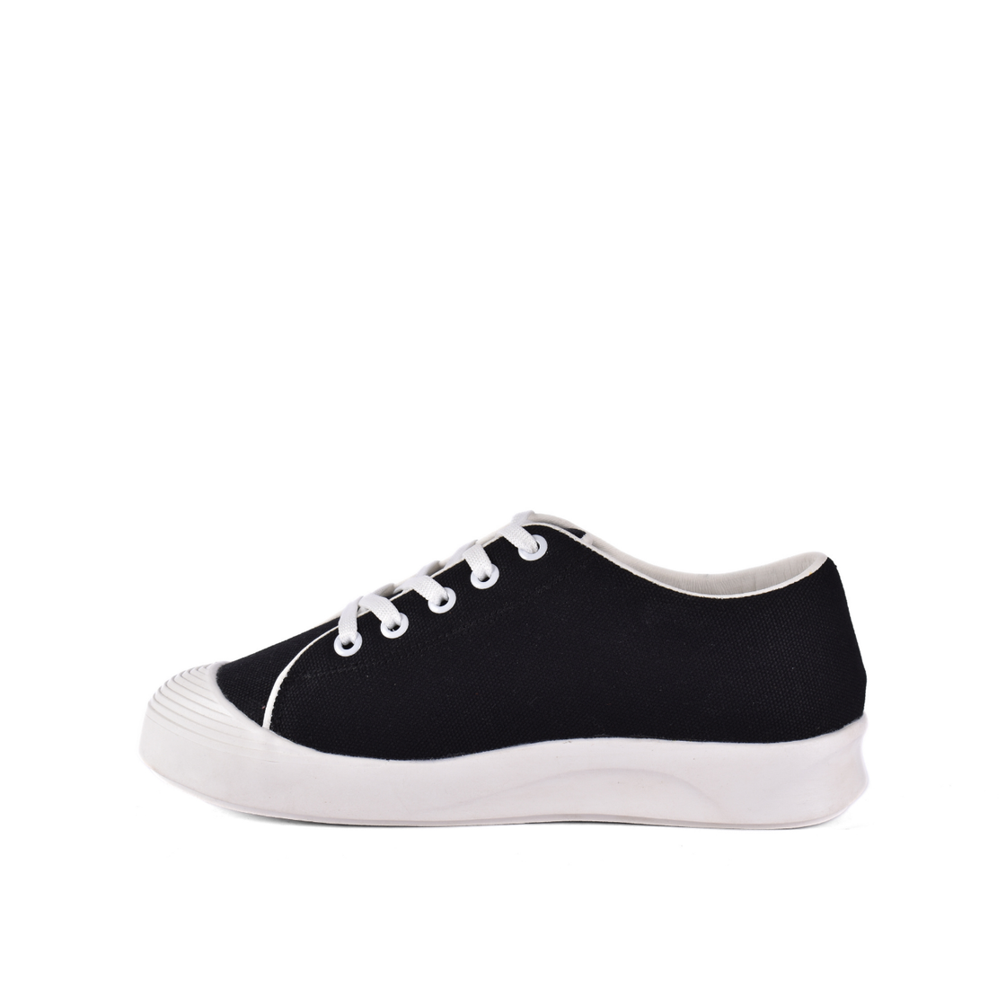 Fashionable Sneaker with Trims