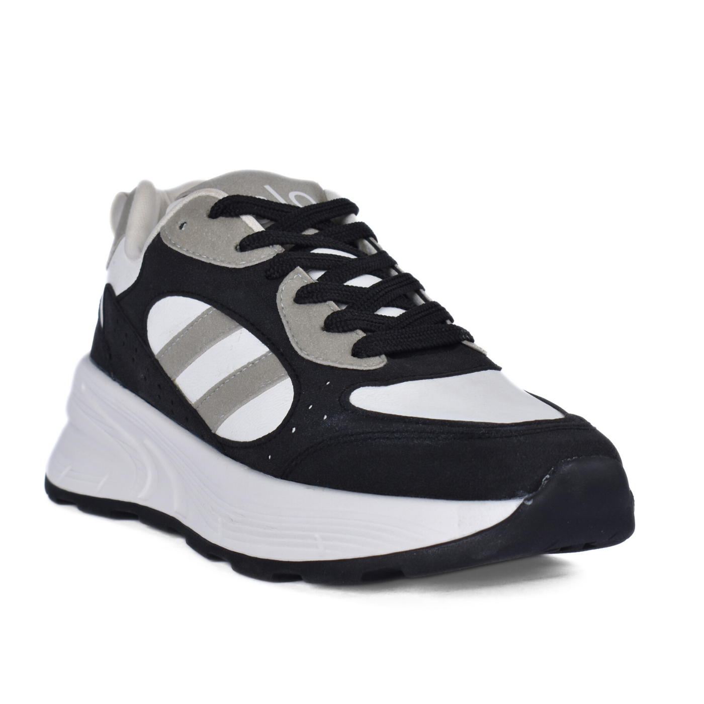 Lightweight and comfortable sneakers