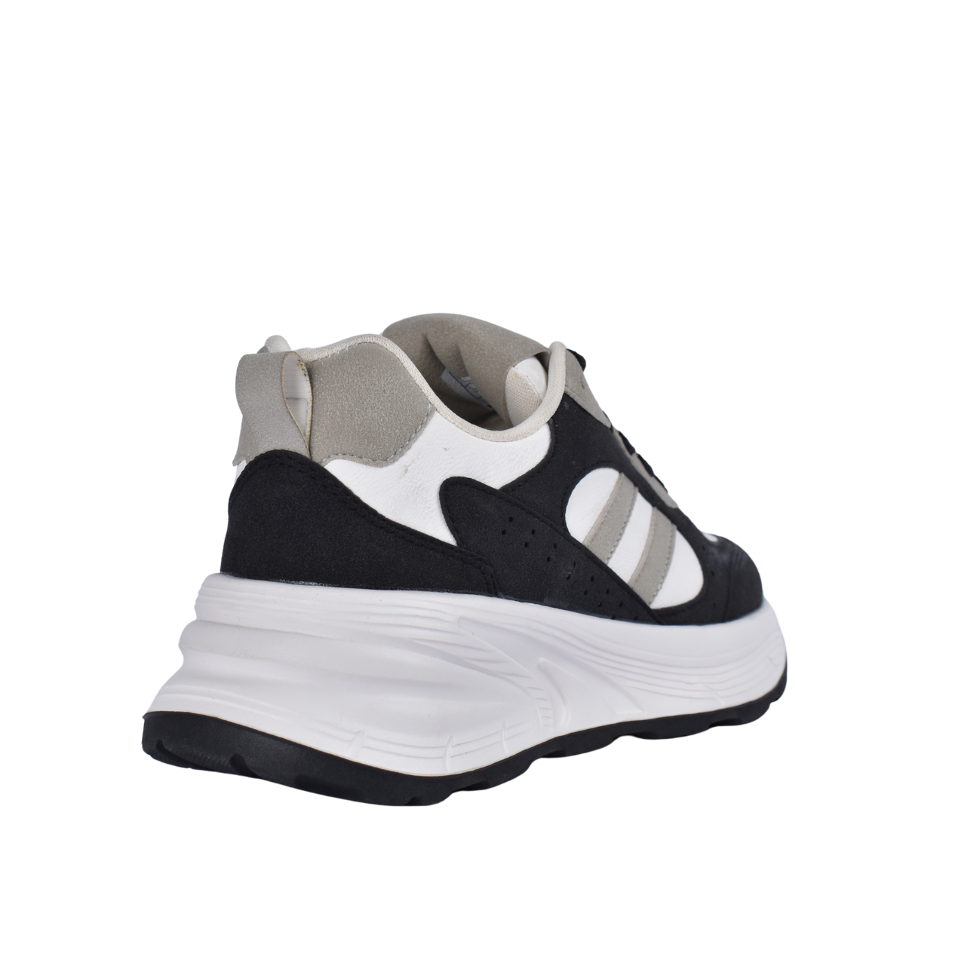 Lightweight and comfortable sneakers