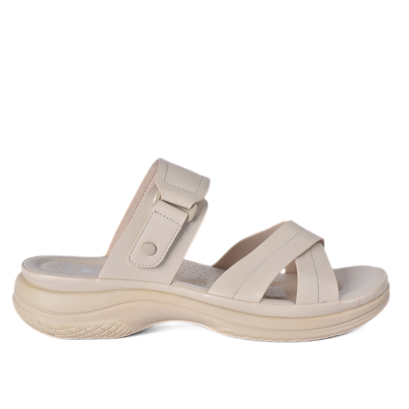 Stylish Outdoor Slippers That Combine Comfort