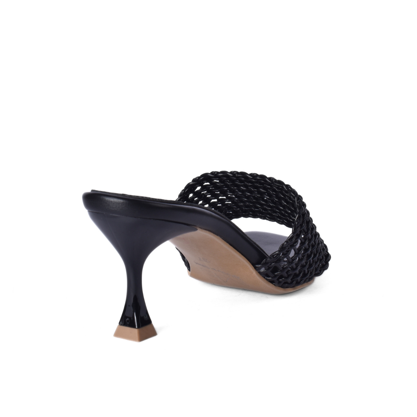 Heeled slippers, combining elegance and comfort