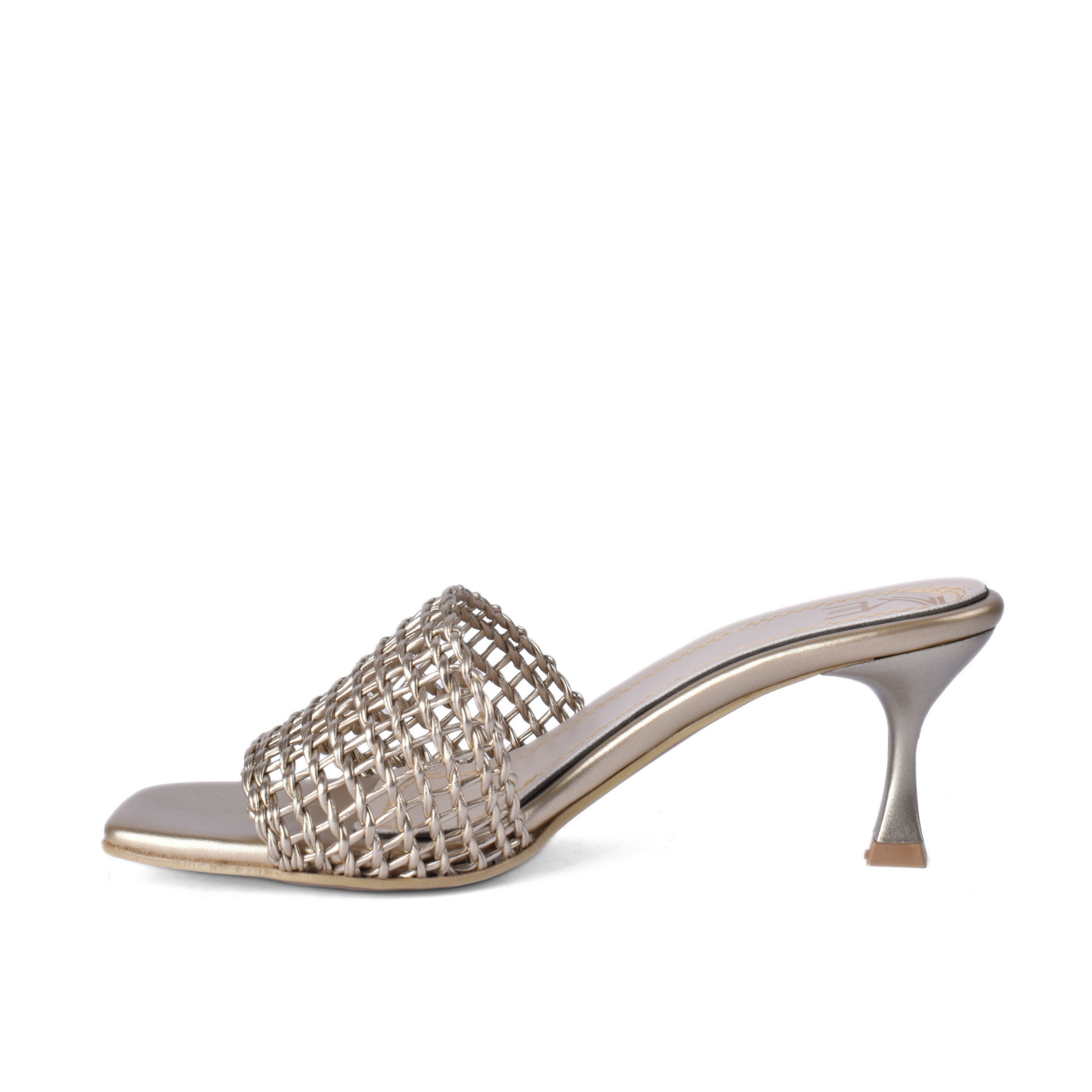 Heeled slippers, combining elegance and comfort