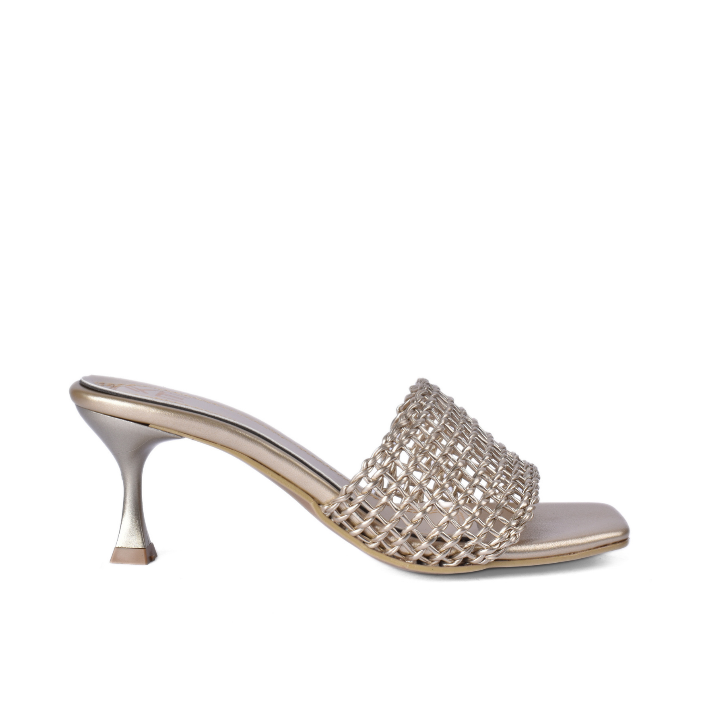Heeled slippers, combining elegance and comfort
