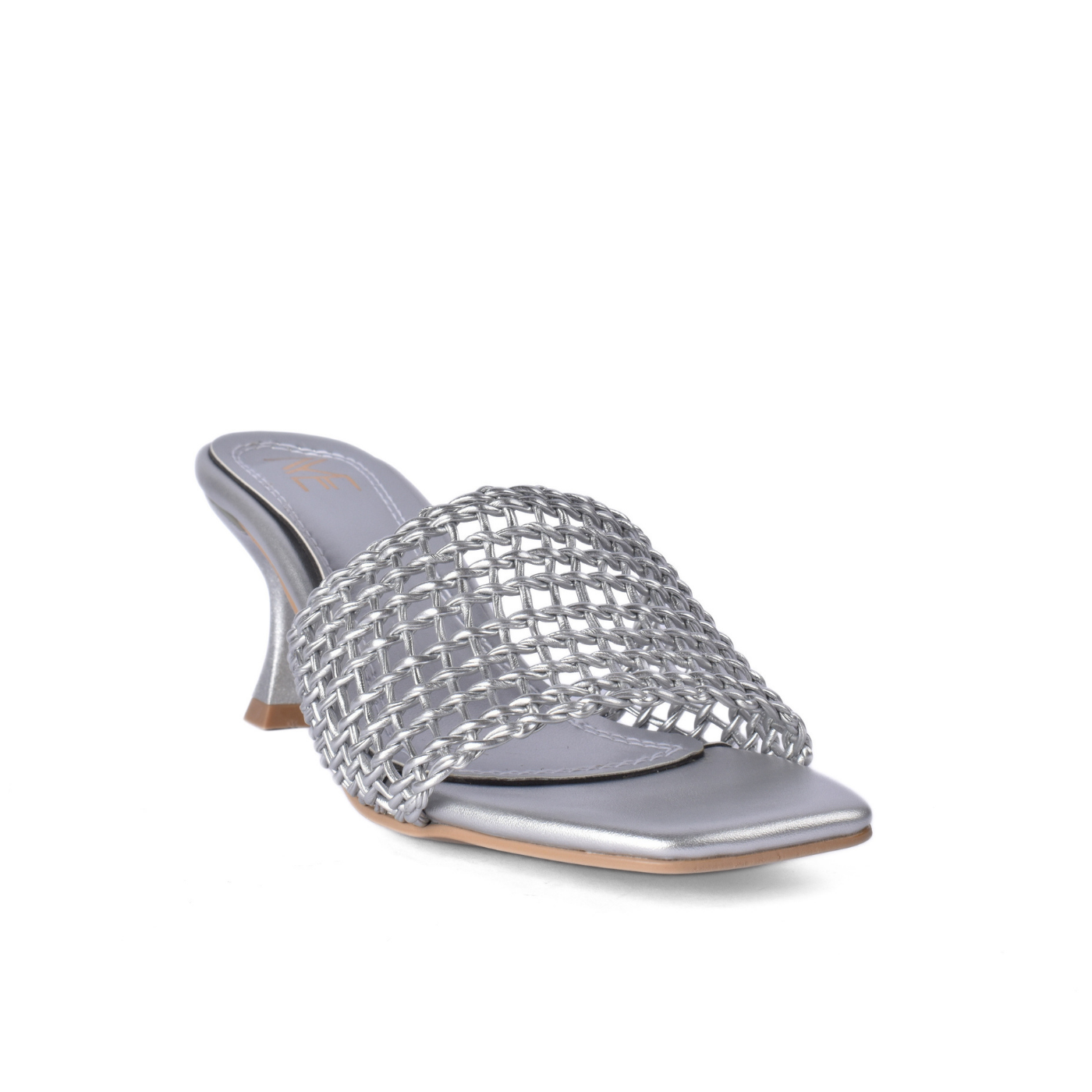 Heeled slippers, combining elegance and comfort Silver