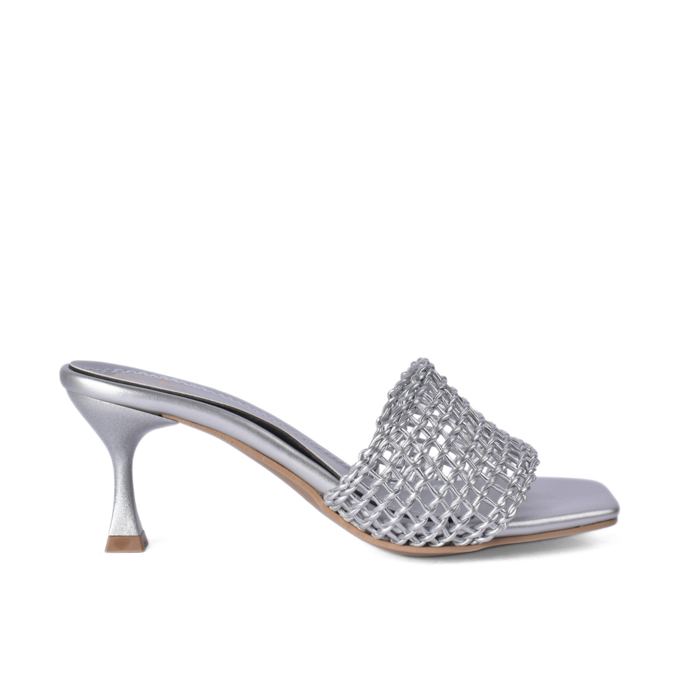 Heeled slippers, combining elegance and comfort