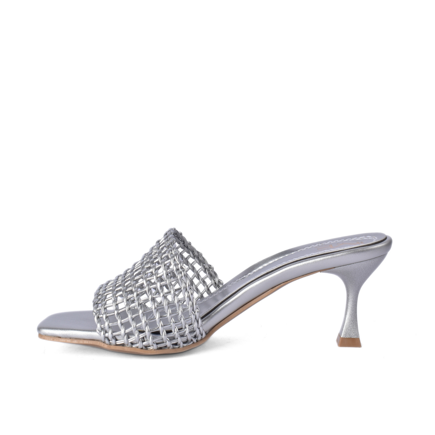 Heeled slippers, combining elegance and comfort