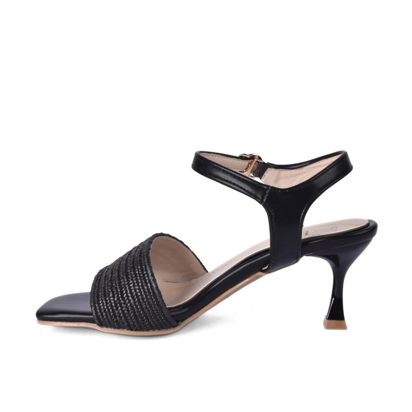 Stylish Sandals Enjoy an Elegant Look While Walking