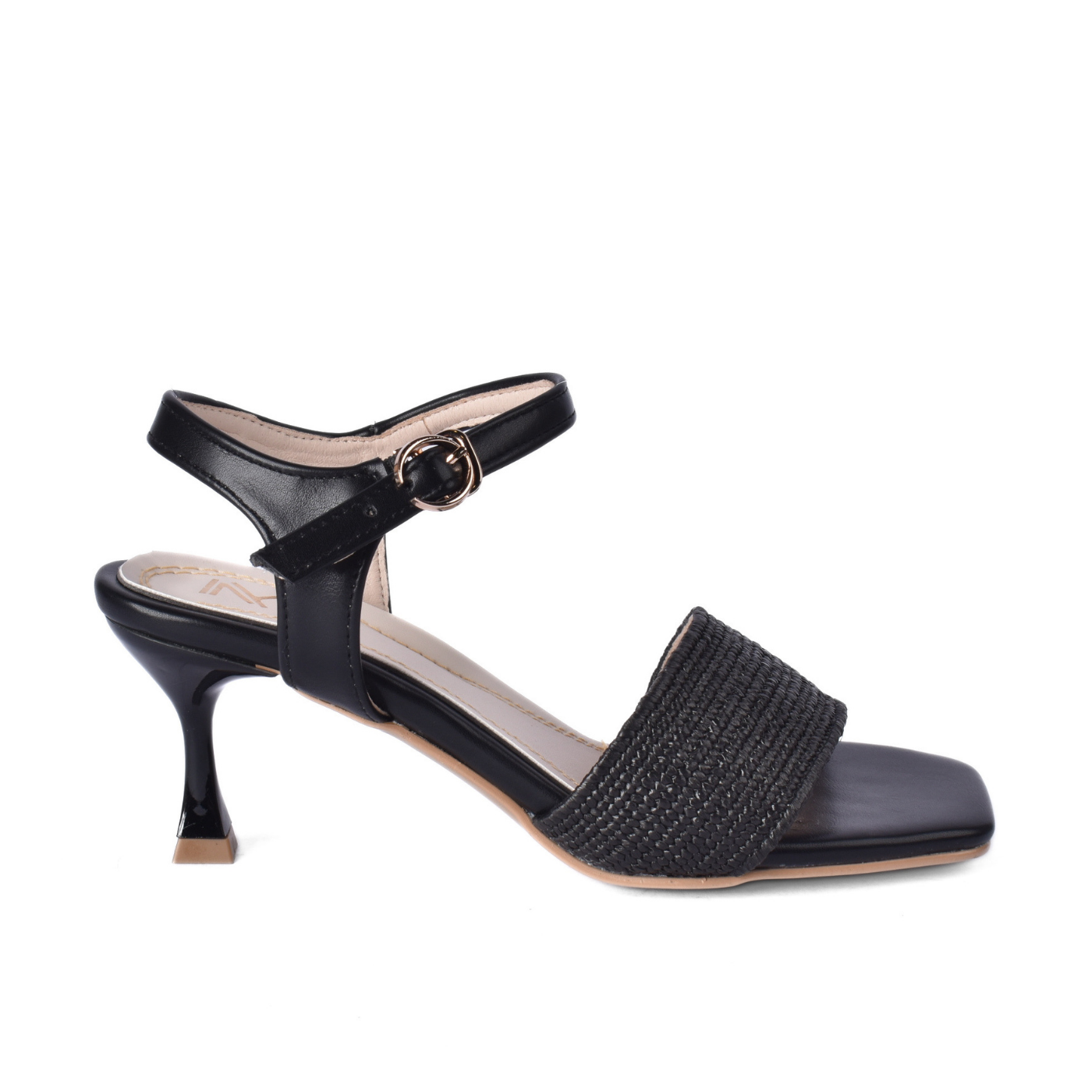 Stylish Sandals Enjoy an Elegant Look While Walking