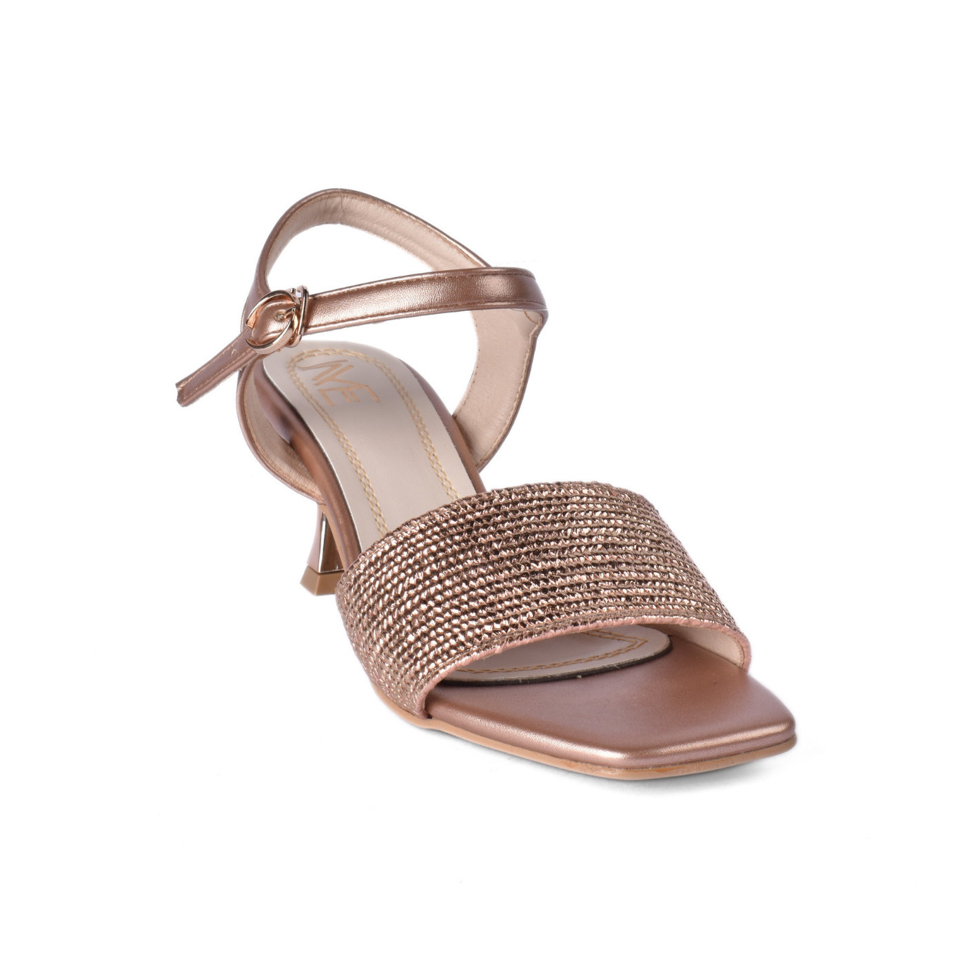 Stylish Sandals Enjoy an Elegant Look While Walking