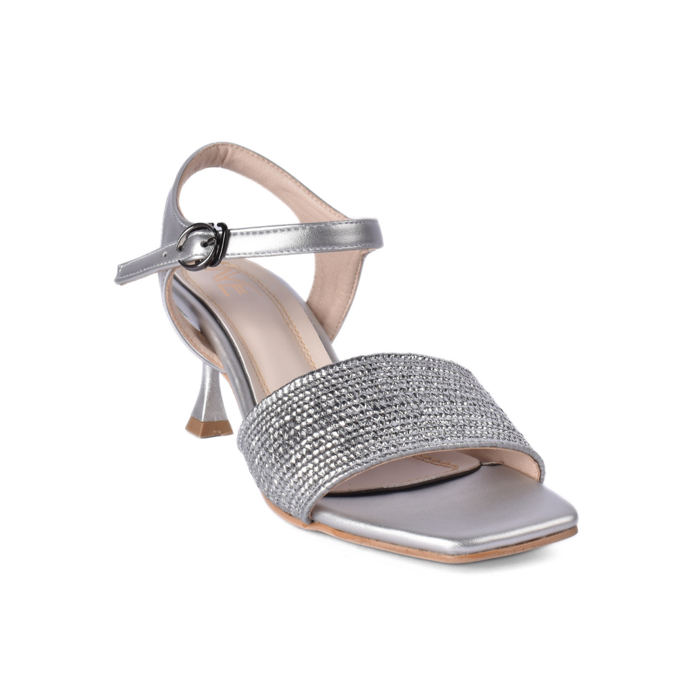 Stylish Sandals Enjoy an Elegant Look While Walking