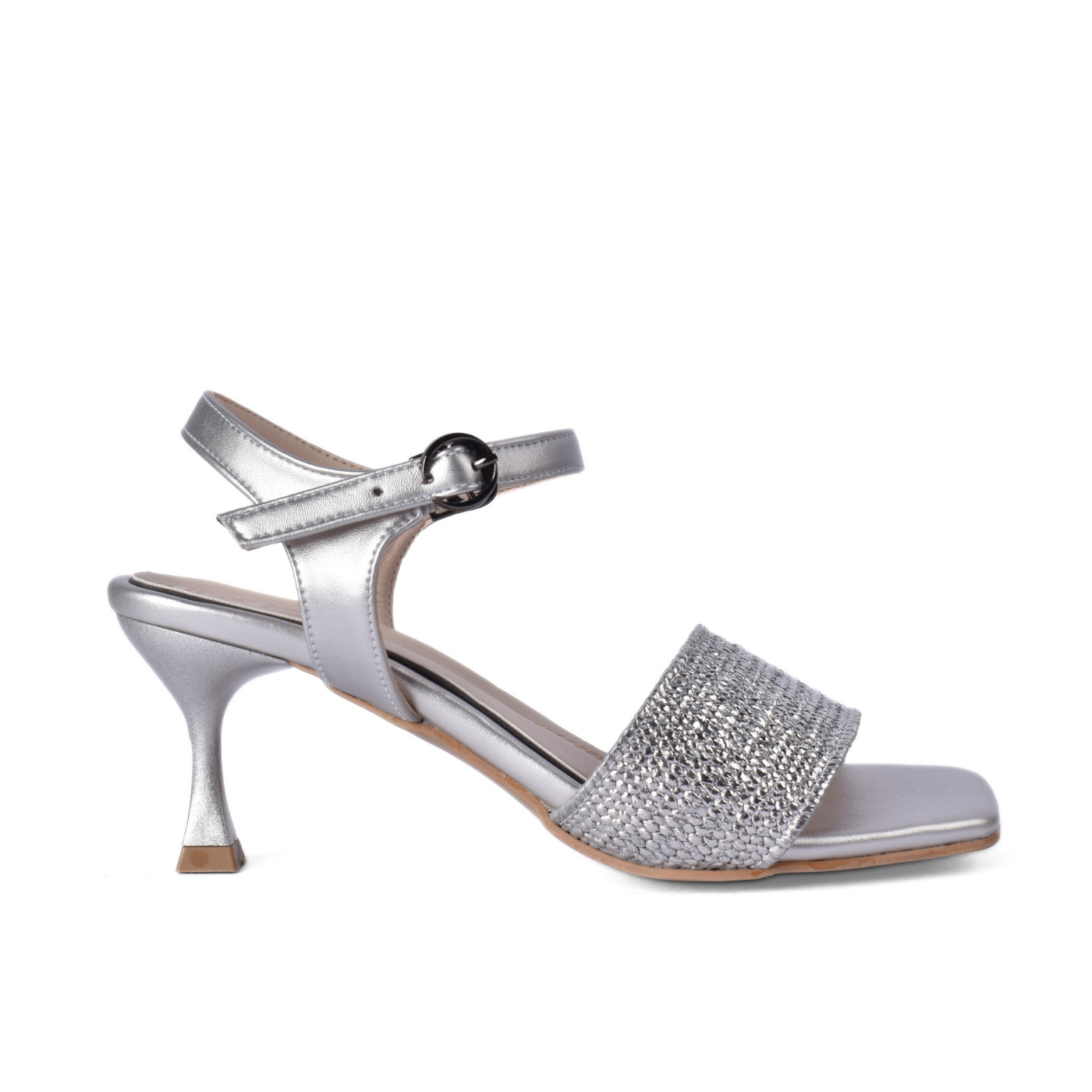 Stylish Sandals Enjoy an Elegant Look While Walking