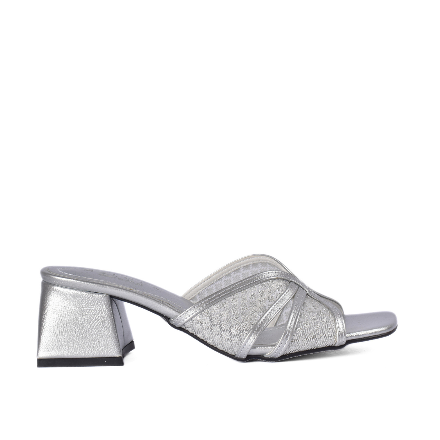 Women's slippers with a modern heel