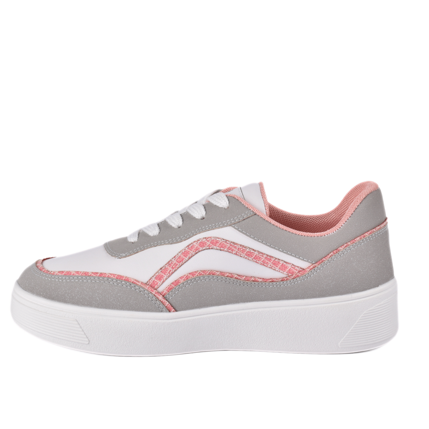Simple Everyday Sneakers with Details Melouk
