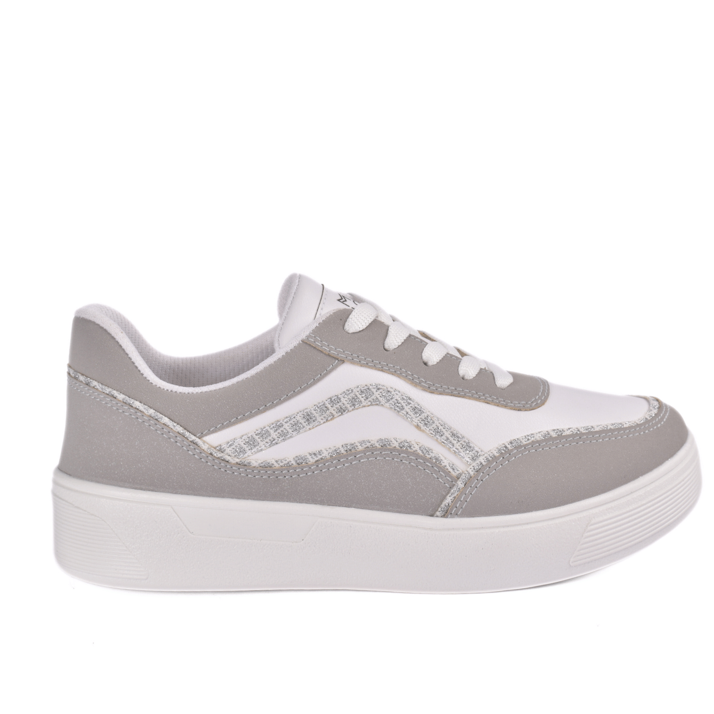 Simple Everyday Sneakers with Details Melouk