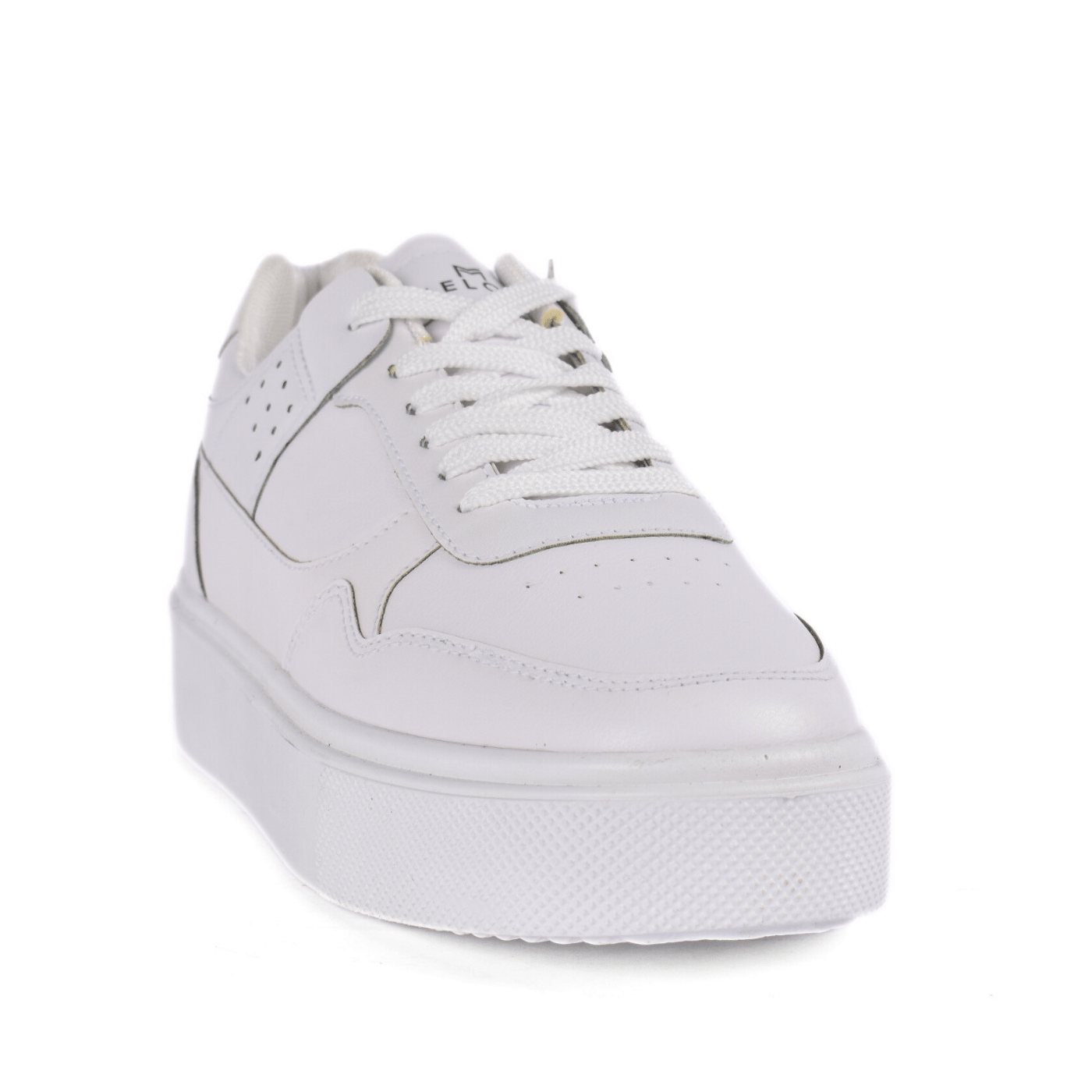 Fashionable Sneaker With Trims