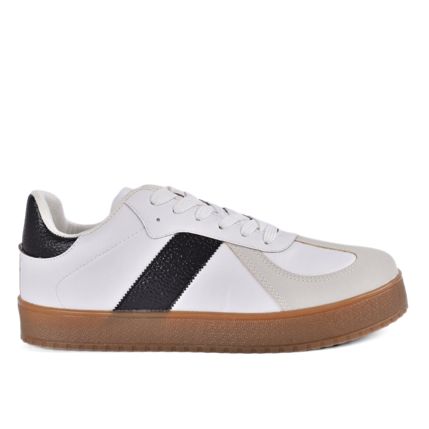 Fashionable Sneaker With Trims