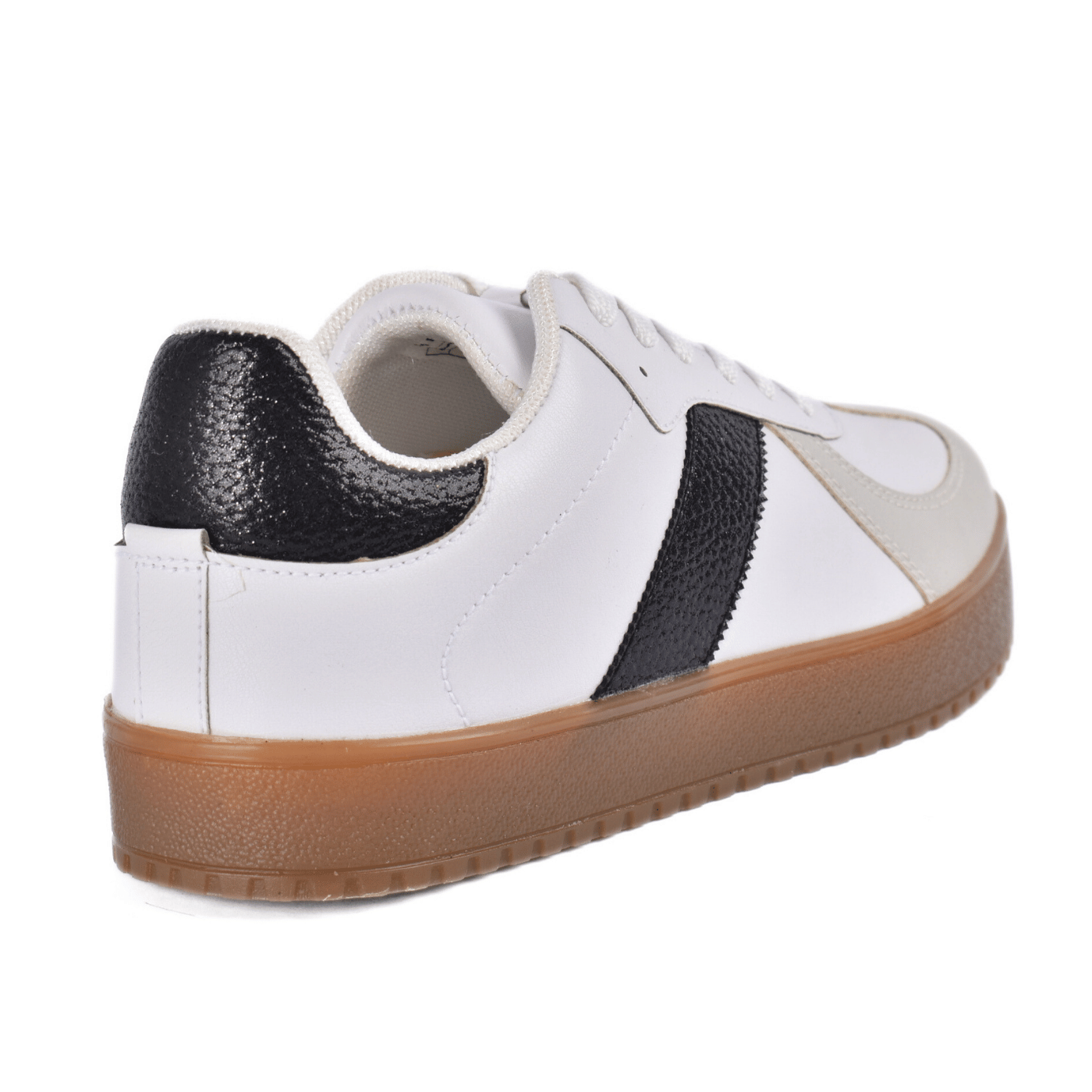 Fashionable Sneaker With Trims