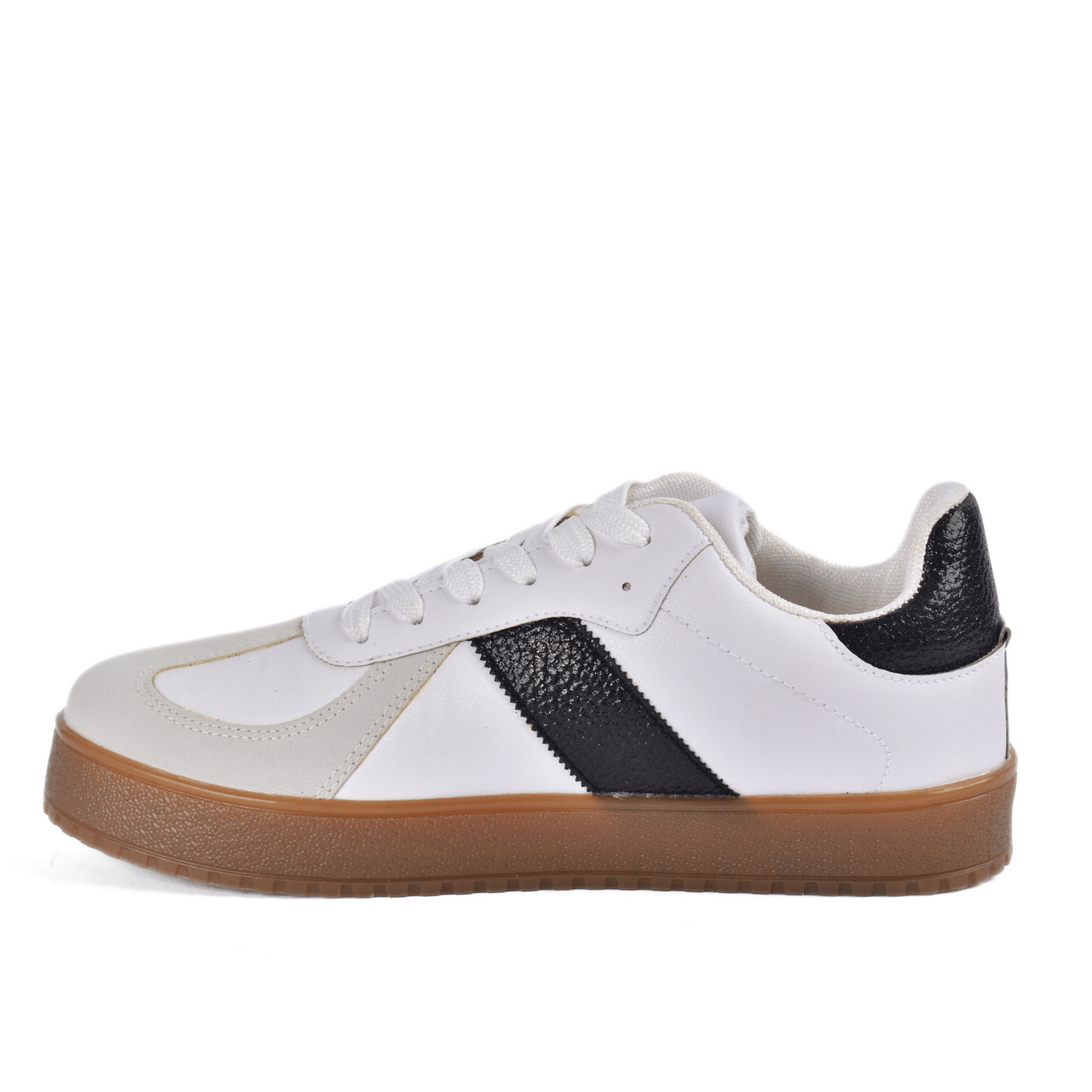 Fashionable Sneaker With Trims