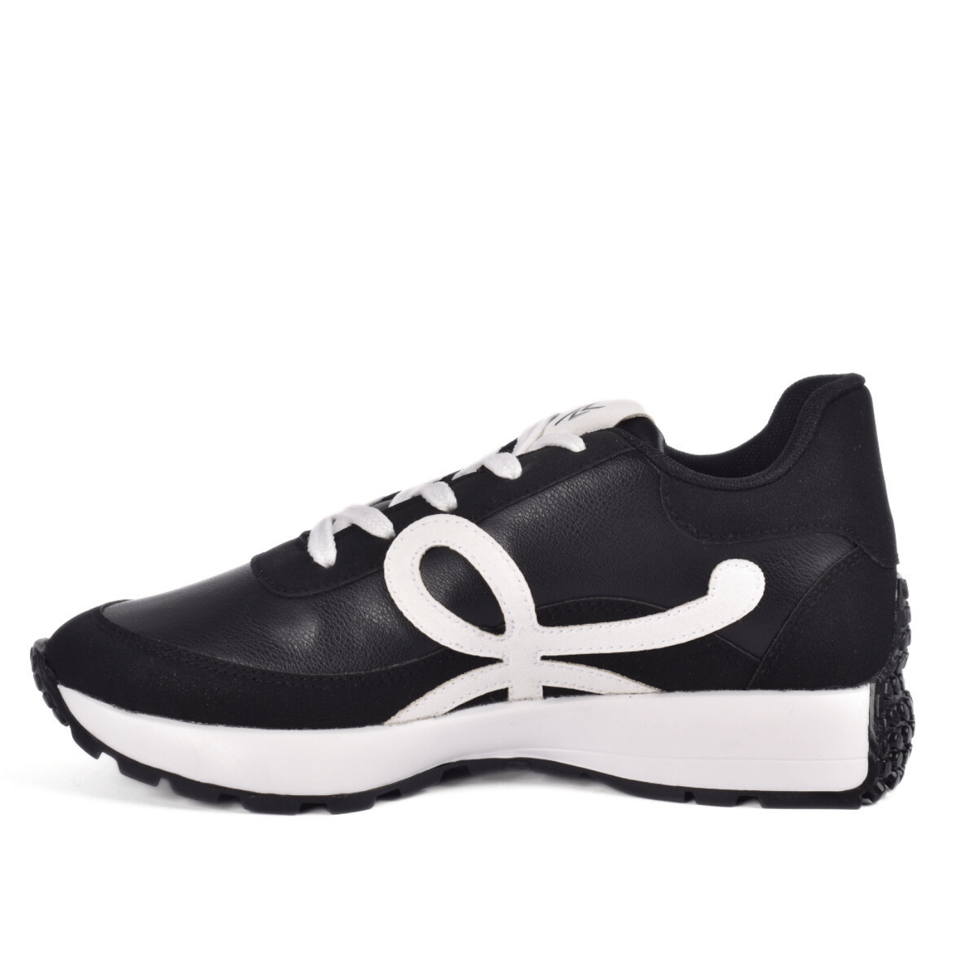 Fashionable Sneaker With Trims