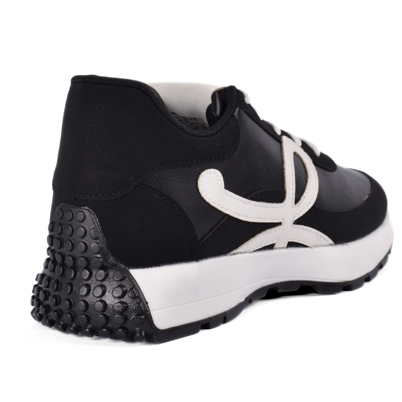 Fashionable Sneaker With Trims