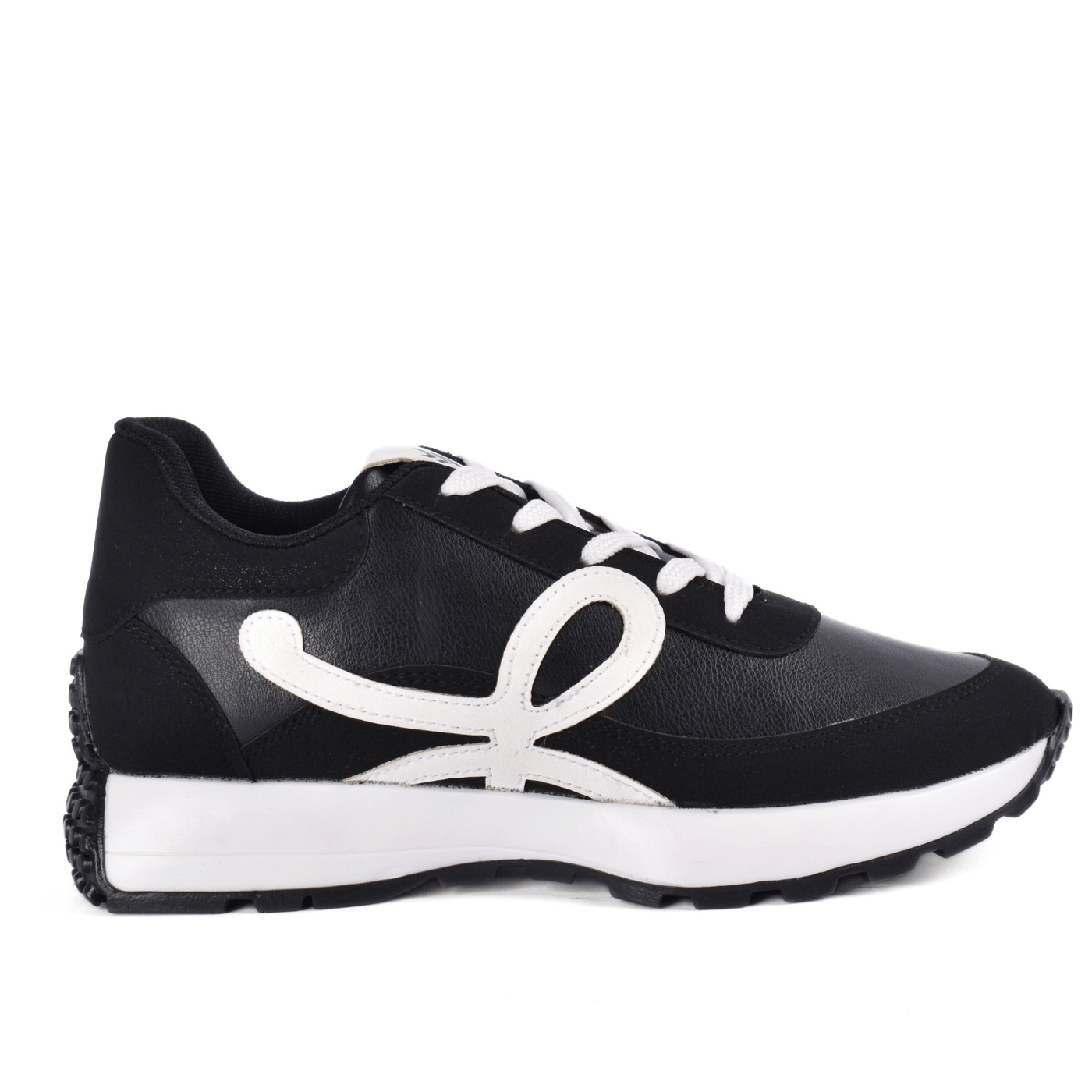 Fashionable Sneaker With Trims