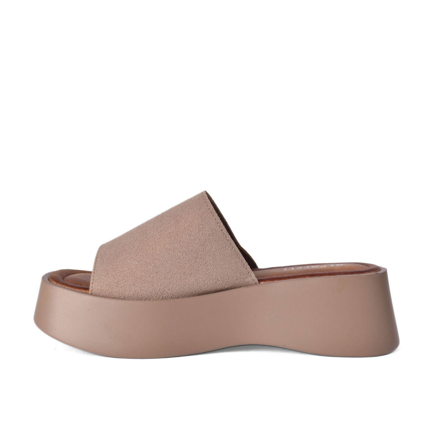 Stylish and easy-to-wear slippers