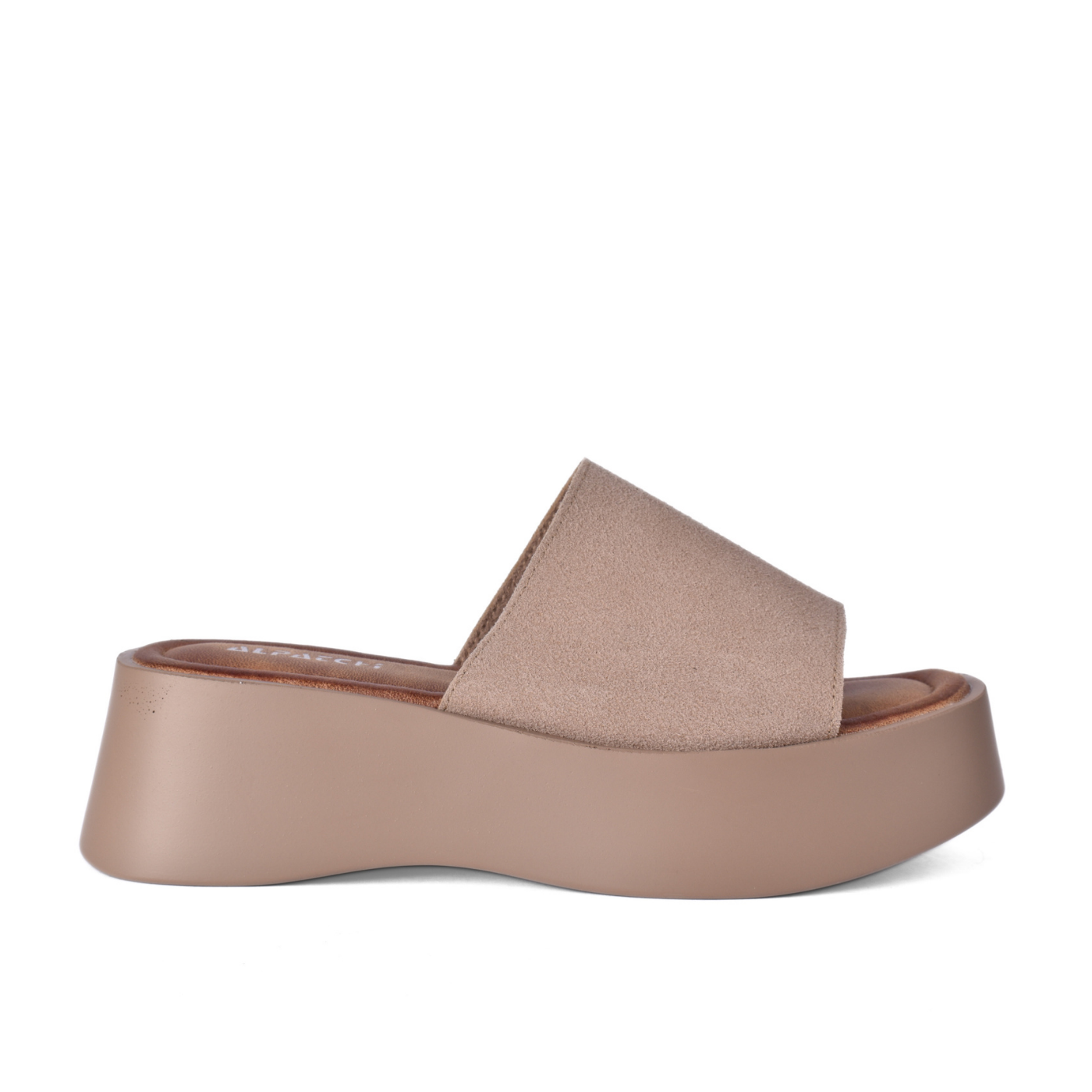 Stylish and easy-to-wear slippers