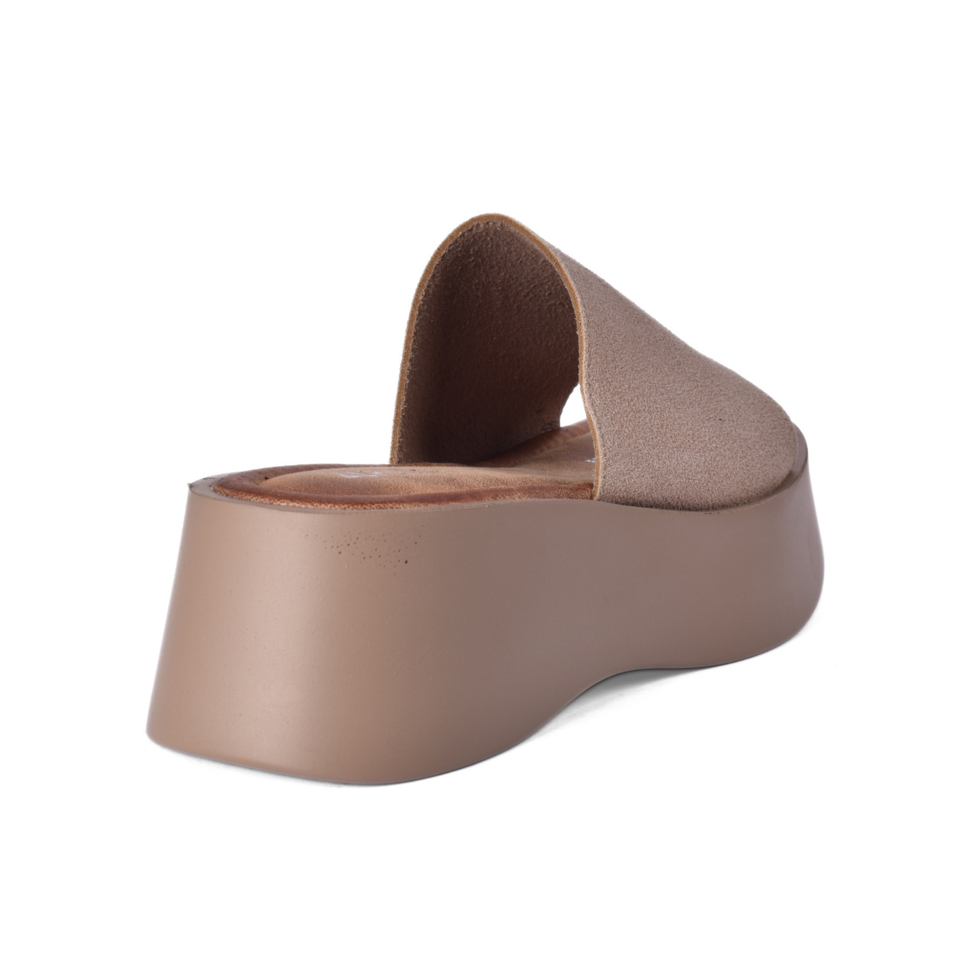 Stylish and easy-to-wear slippers