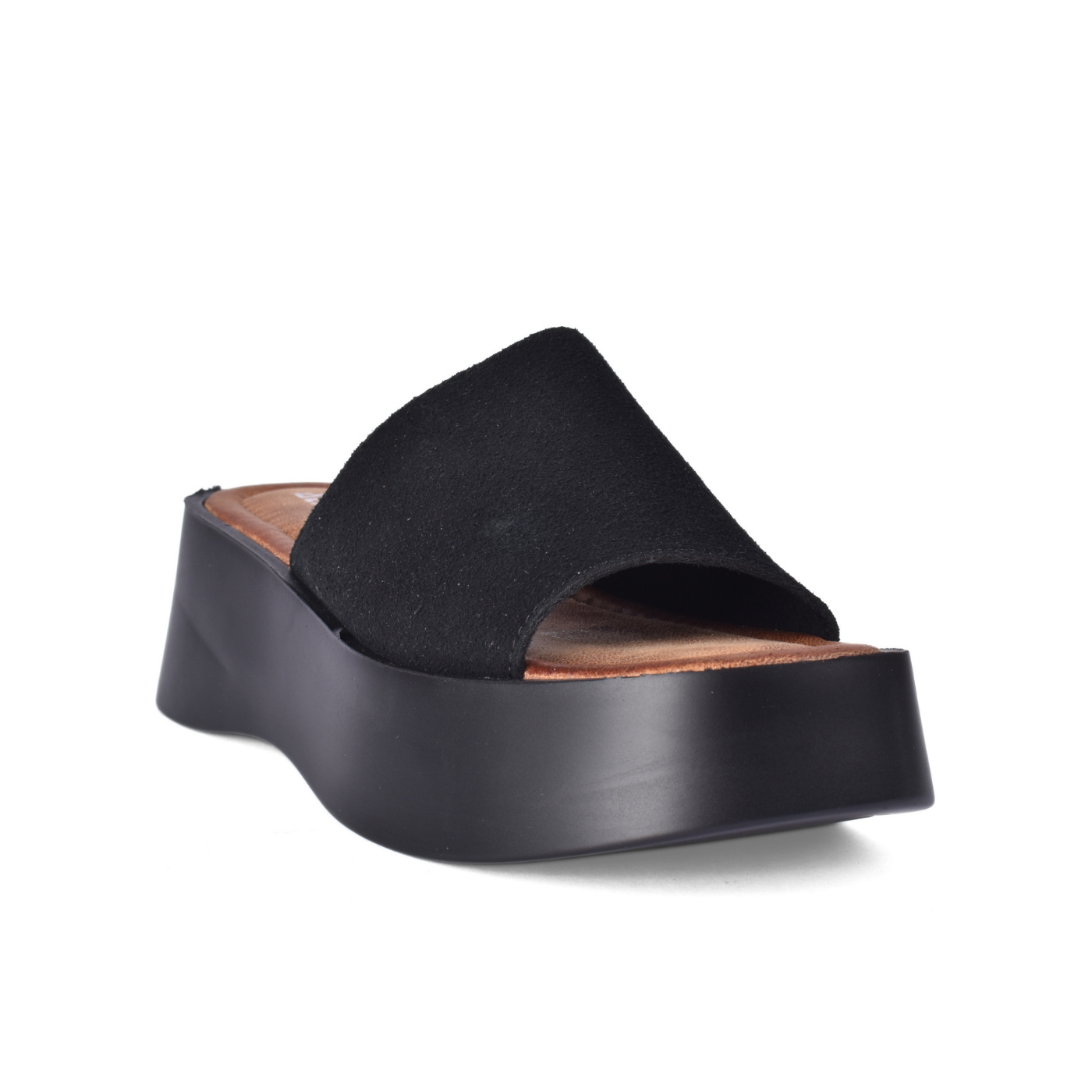 Stylish and easy-to-wear slippers