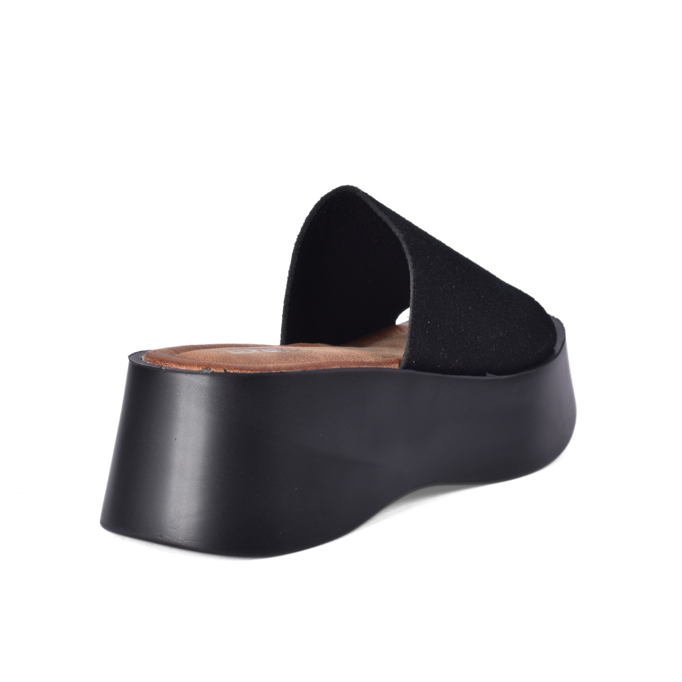 Stylish and easy-to-wear slippers