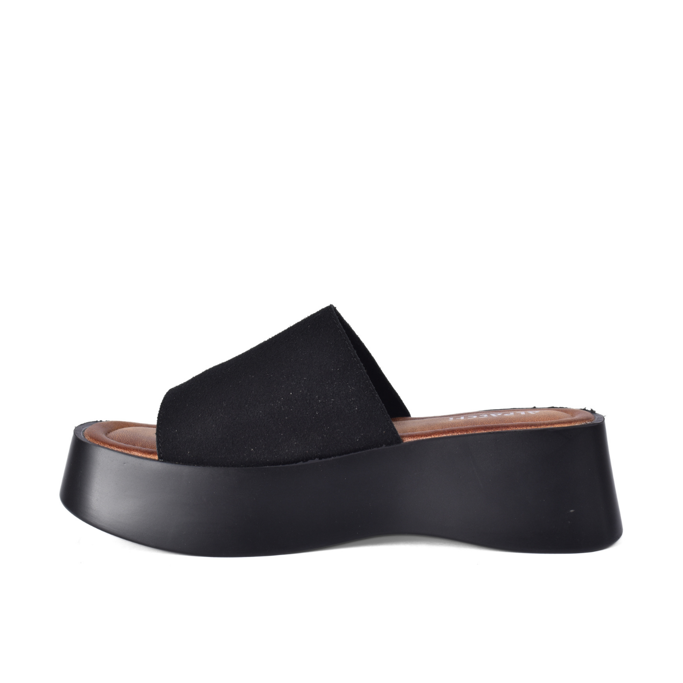 Stylish and easy-to-wear slippers