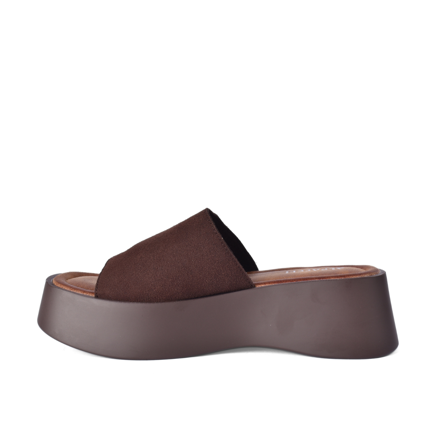 Stylish and easy-to-wear slippers